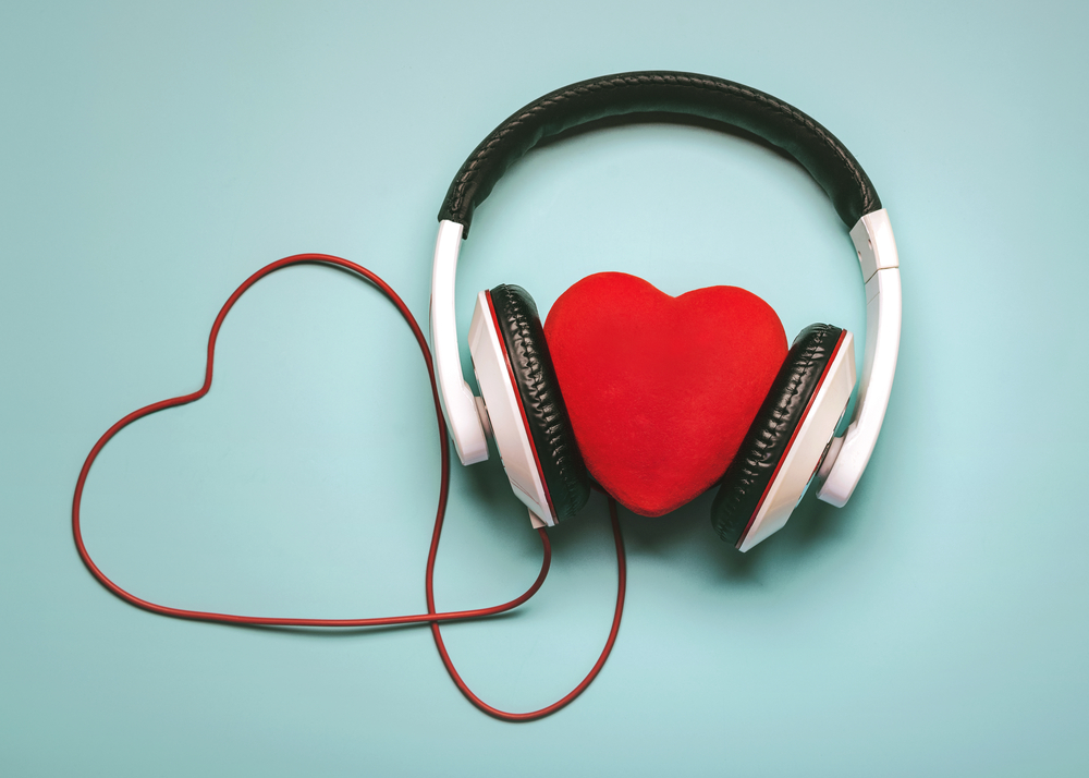 heart with headphones and red heart-shaped clable